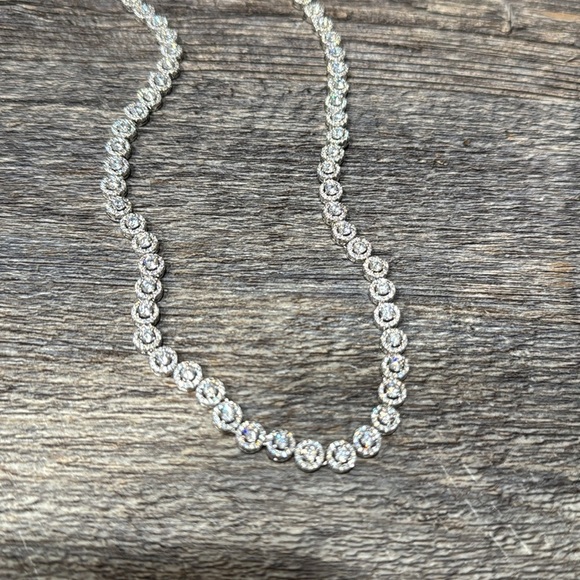 Necklace with sparkle stones - Picture 2 of 5